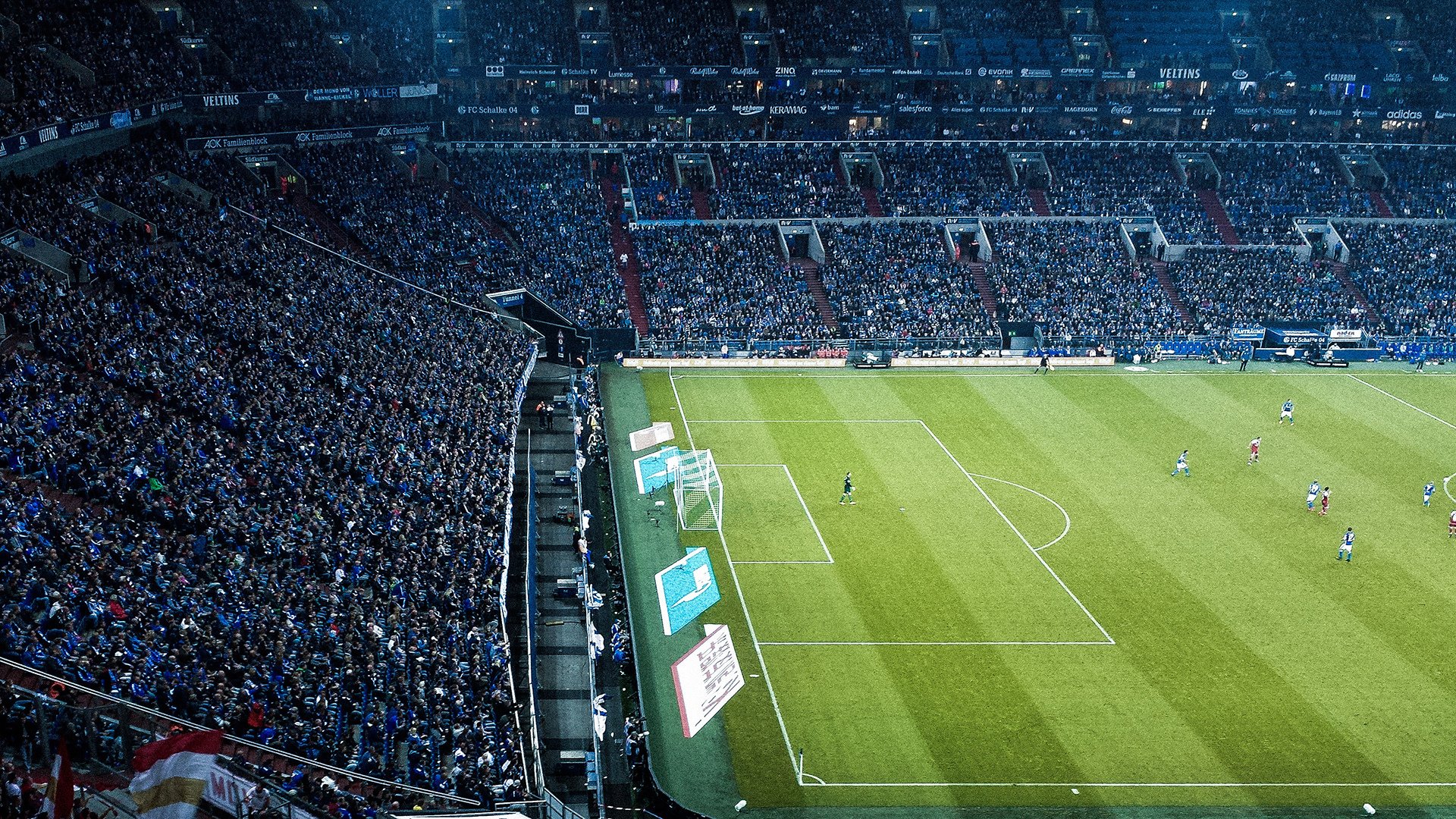 开云官方app入口-德布劳内一锤定音，莱比锡红牛绝境逆袭拉齐奥