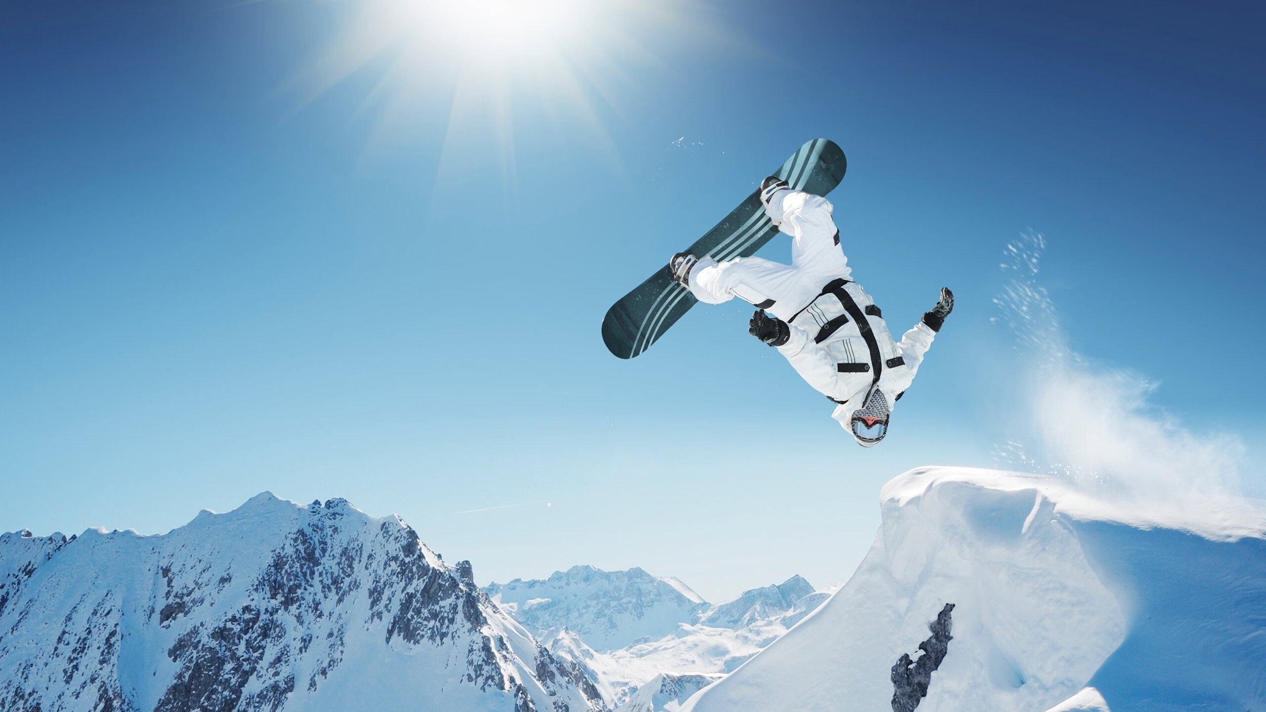 绝杀与纪录之夜，亚洲足坛悲喜两重天，羽坛女王再铸传奇