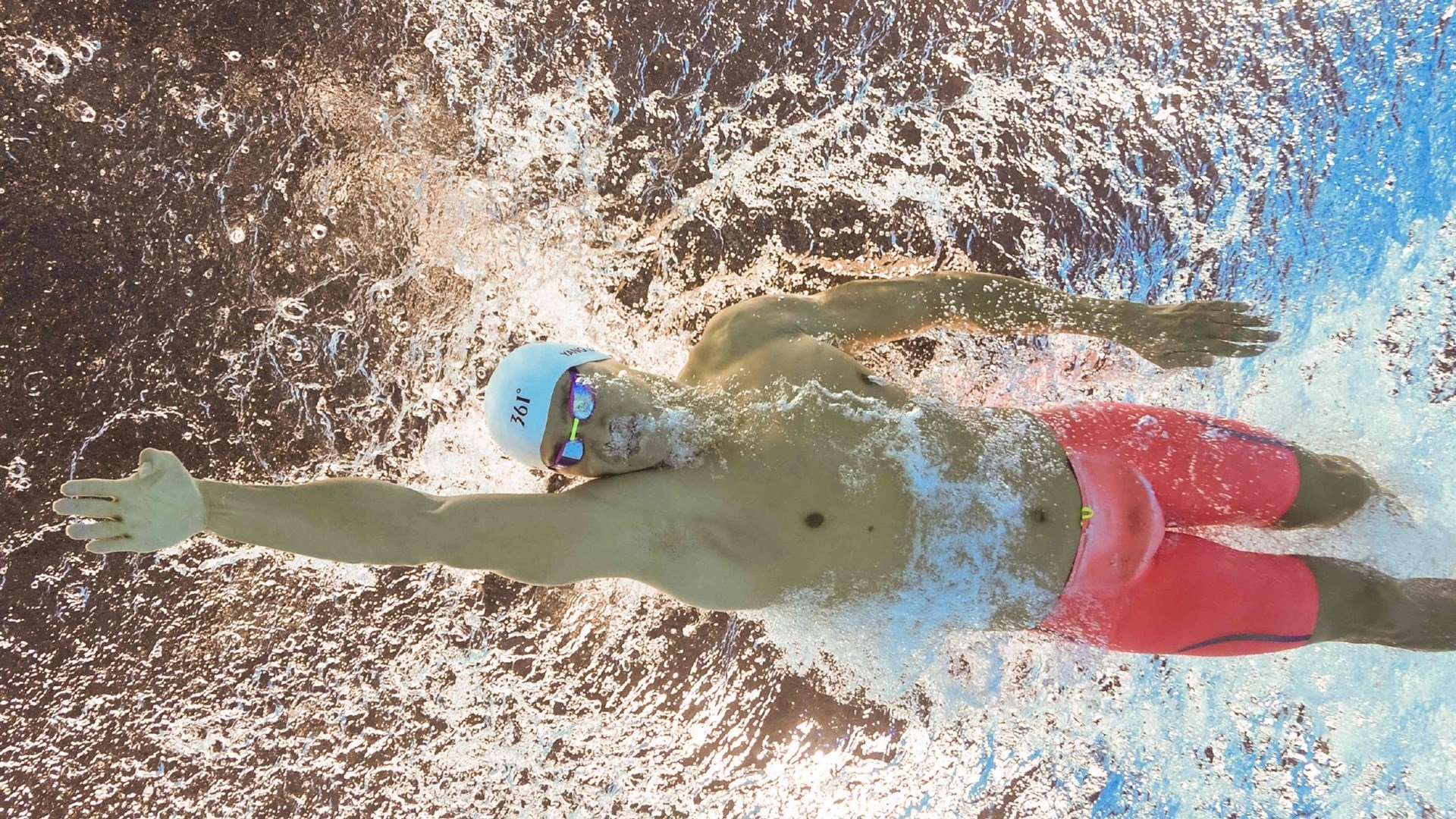 绝境中的红色闪电，勒克莱尔扛旗，红牛终场绝杀威廉姆斯